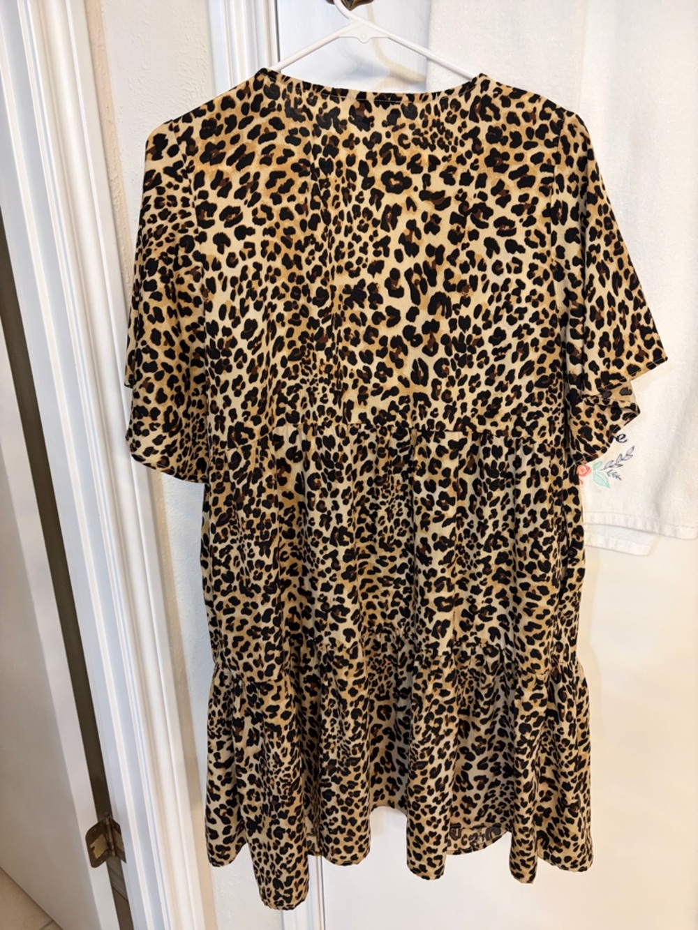 See And Be Seen PreOwned Wide Flutter Sleeves Bright Embroidered Size Medium - Picture 7 of 7